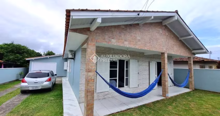 Casa com 3 quartos à venda na Alexandrina de Souza Martins, 396, Boa Vista, Imbituba