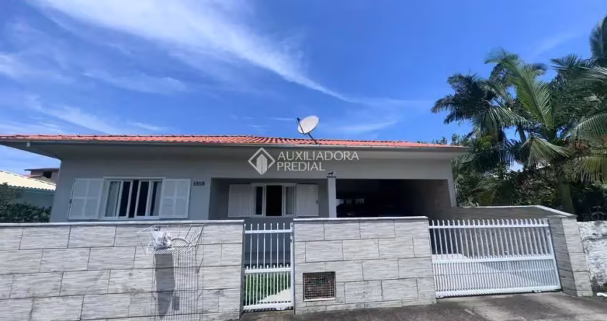Casa com 4 quartos à venda na Avenida Santa Catarina, 1609, Paes Leme, Imbituba