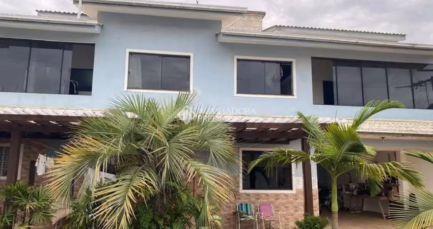 Casa com 4 quartos à venda na Manoel Pacã­fico Pires, 169, Guaiuba, Imbituba