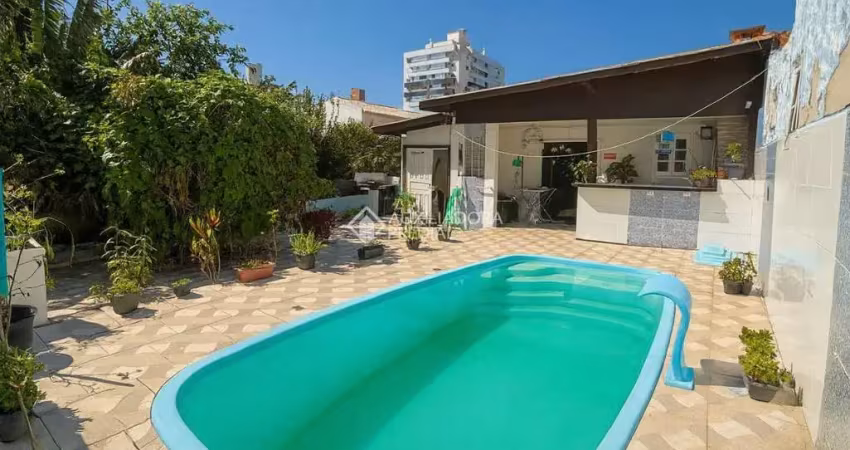Casa com 5 quartos à venda na Nereu Ramos, 122222, Centro, Imbituba