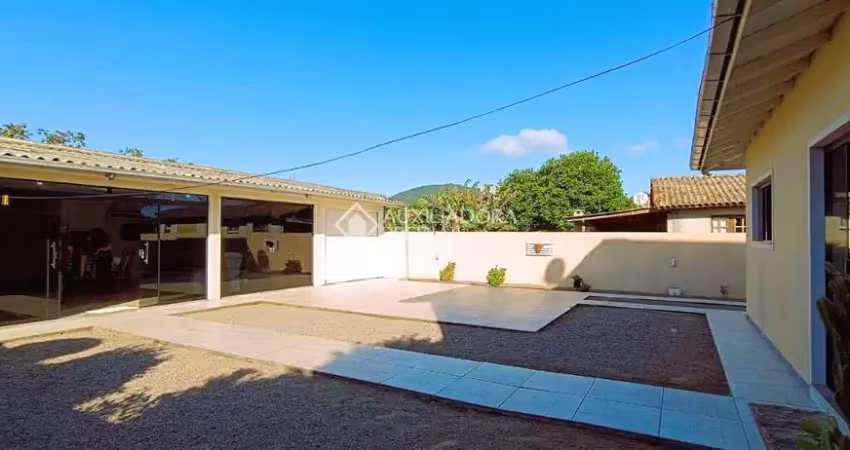 Casa com 3 quartos à venda na Valentin Silva, 123, Povoado de Nova Brasília, Imbituba