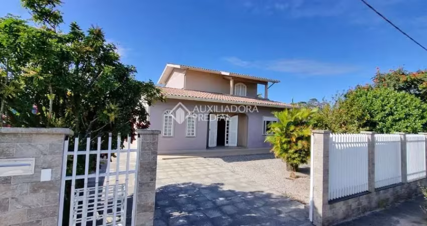 Casa com 4 quartos à venda na Manoel Antônio  Cardoso, 120, Araçatuba, Imbituba