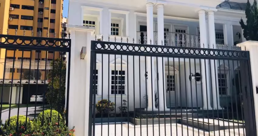 Excelente Sobrado Comercial, localizado no Bairro Caiçaras, em frente a Prefeitura e Fórum.
