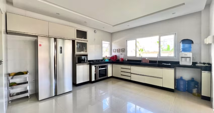 Vendo Excelente Casa Duplex Condomínio Club Green Club II com 4 Suítes - Parnamirim/RN