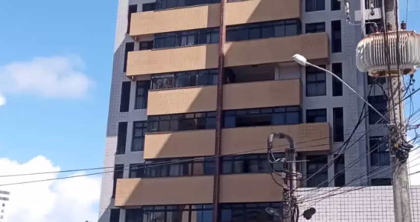 Alugo excelente apartamento com 3 quartos e 150 metros quadrados