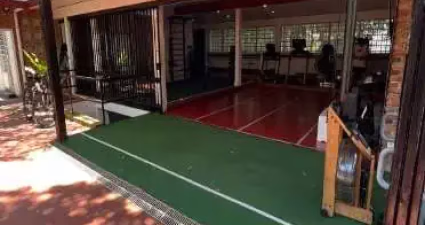 Casa comercial à venda na Avenida São Valério, 215, Jardim Guedala, São Paulo