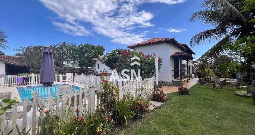 Casarão na 2ª quadra da praia com 8 dormitórios à venda, 370 m² por R$ 1.500.000 - Costazul.