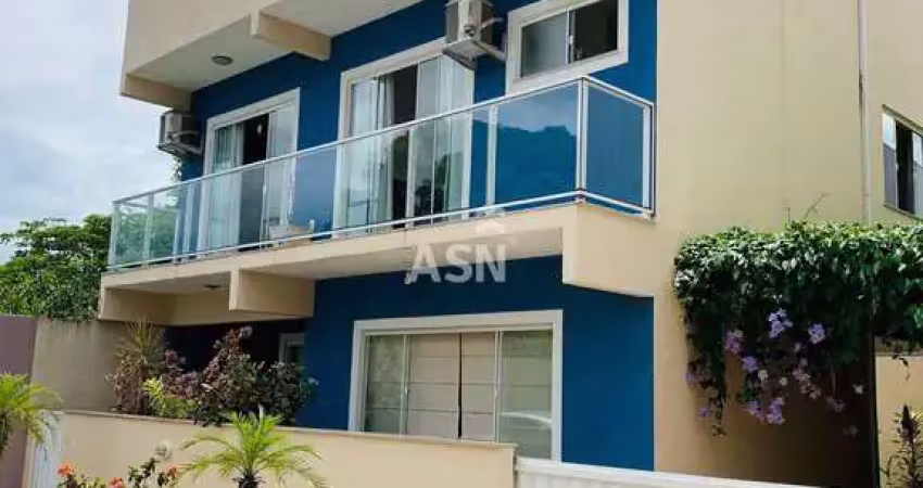 Casa triplex 3 quartos, com piscina privativa e área gourmet