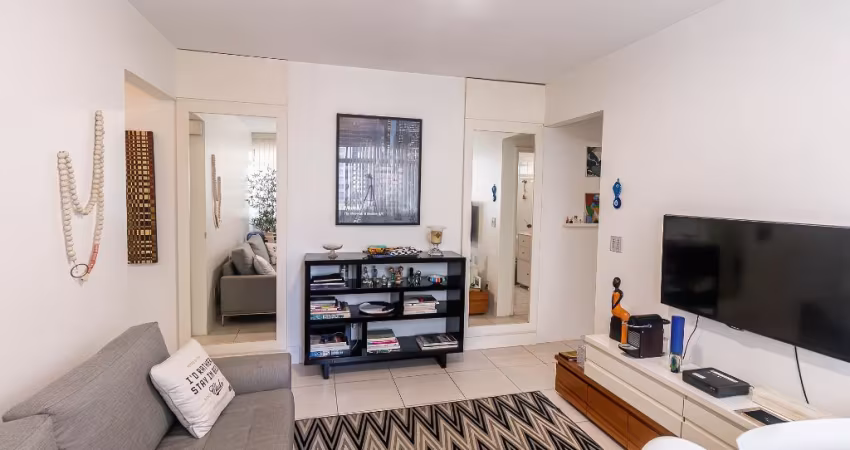 Apartamento Reformado com 2 Dormitórios e Vaga de Estacionamento - Itaim Bibi - São Paulo - SP