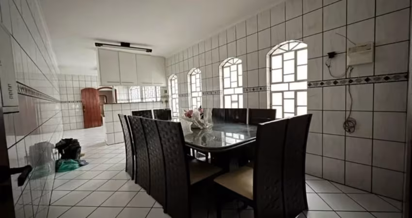 Amplo sobrado de 349m² distribuído em 3 andares - 3 dormitórios - 1 suíte - Vila Invernada - São Paulo - S