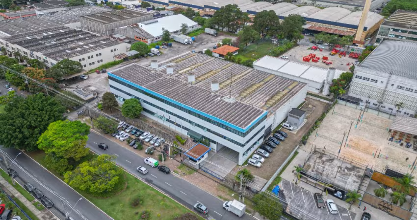 PRÉDIO COMÉRCIAL DE 5.510,30m²  DE ÁREA CONSTRUÍDA - COM GALPÃO E AMPLA ÁREA DE TERRENO - ALPHAVILLE - BARUERI - SP