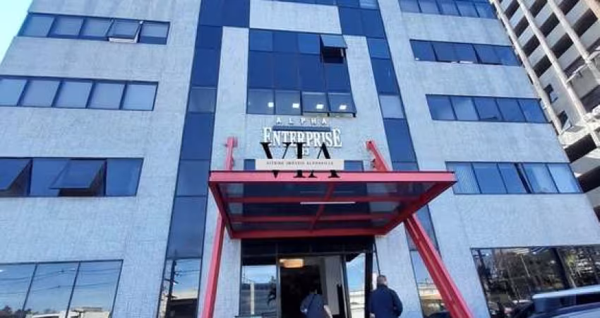 Sala comercial MOBILIADA de 76m² em Alphaville.