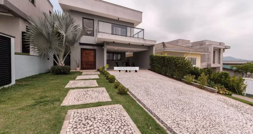 Casa Moderna com 03 Suites e Amplo Quintal com Piscina e Pomar