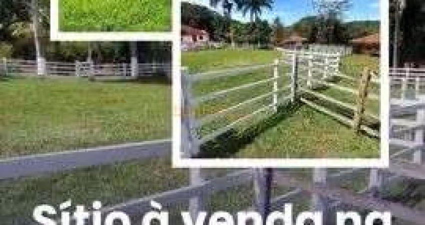 Sítio à venda no bairro Área Rural de Araguari - Araguari/MG