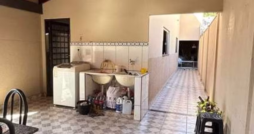 Casa à venda no bairro Milenium - Araguari/MG