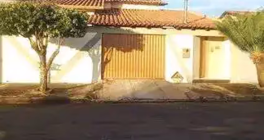Casa à venda no bairro Milenium - Araguari/MG