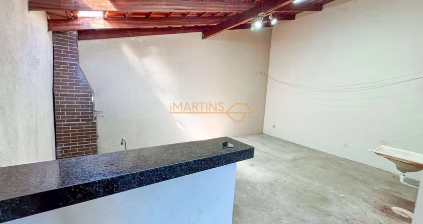 Casa à venda no bairro Residencial Madri - Araguari/MG