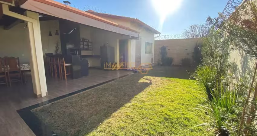 Casa com 3 quartos à venda na Rua Antônio Lemos da Silva, Amorim, Araguari