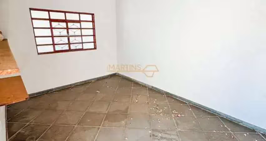 Casa com 3 quartos para alugar na Rua Antônio Lemos da Silva, Centro, Araguari