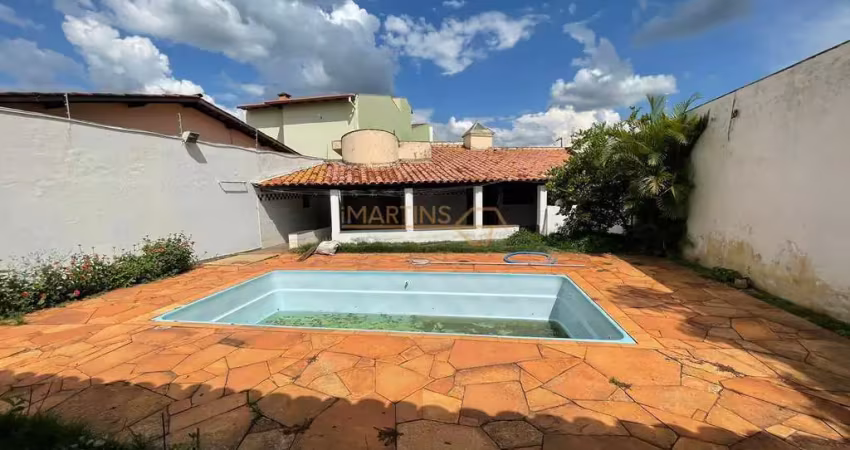 Casa com piscina no bairro jardim regina - araguari/mg