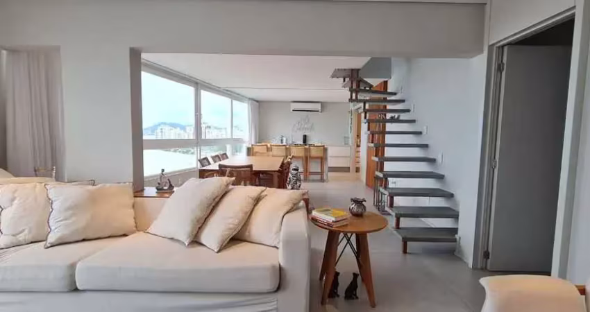 Cobertura em apartamento no Beira-mar