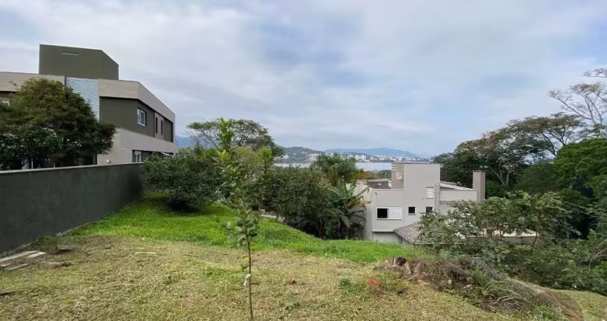 Terreno à venda no bairro Cacupé - Florianópolis/SC