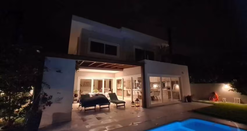 Casa Residencial de alto padrão em condomínio no bairro Rio tavares