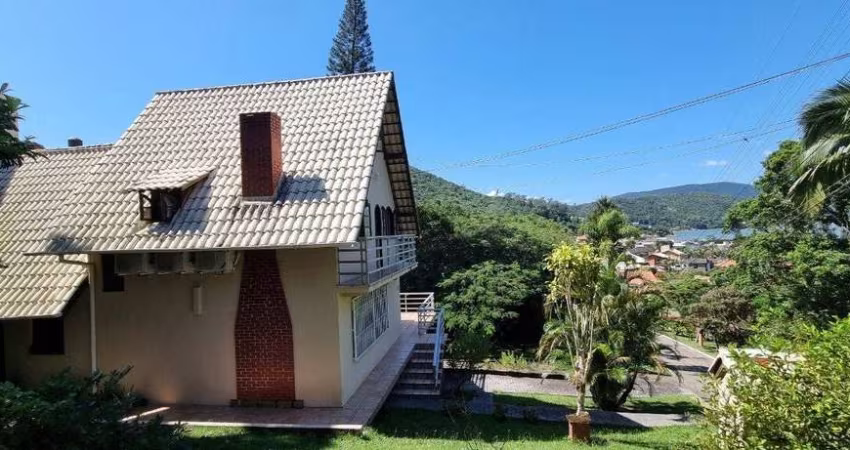 Casa à venda no bairro Sambaqui - Florianópolis/SC