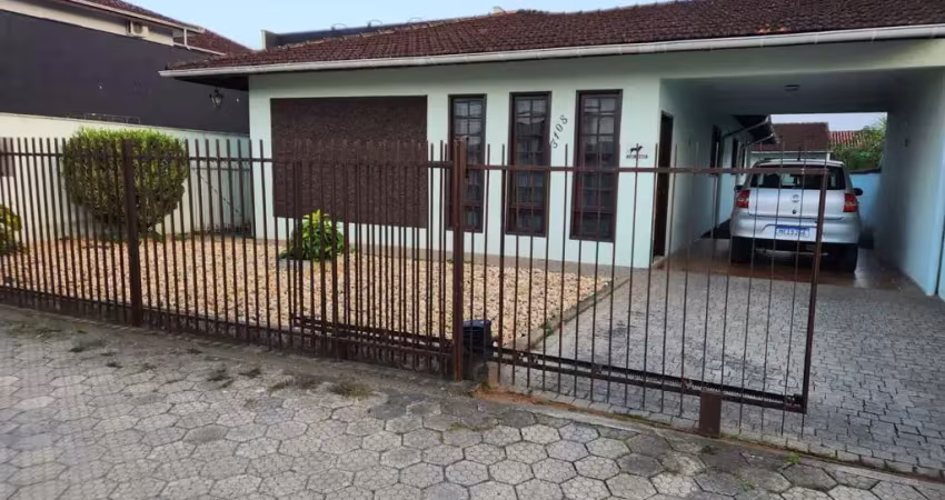 Casa comercial com 3 salas à venda no Guanabara, Joinville 