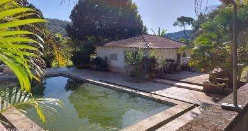 Sítio para Venda em Cachoeiras de Macacu, Maraporã, 2 dormitórios, 1 banheiro, 2 vagas