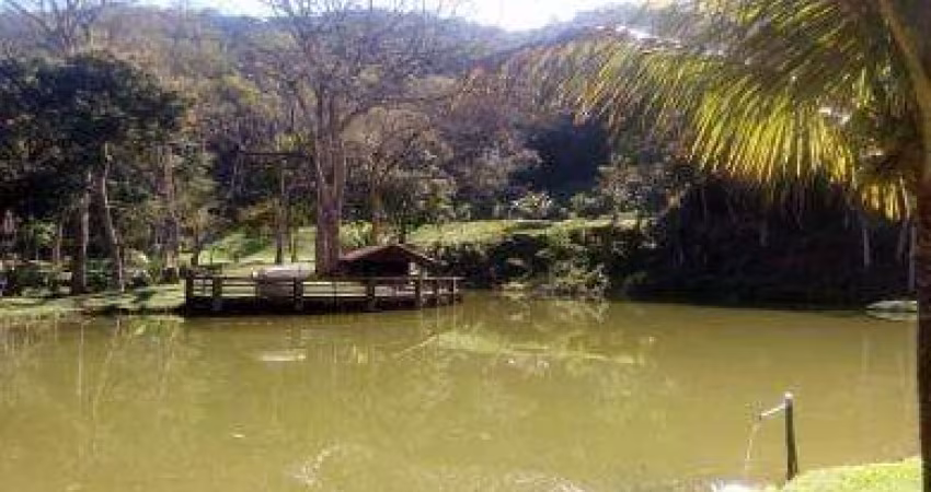 Sítio para Venda em Cachoeiras de Macacu, Japuíba, 4 dormitórios, 1 suíte, 2 banheiros, 2 vagas