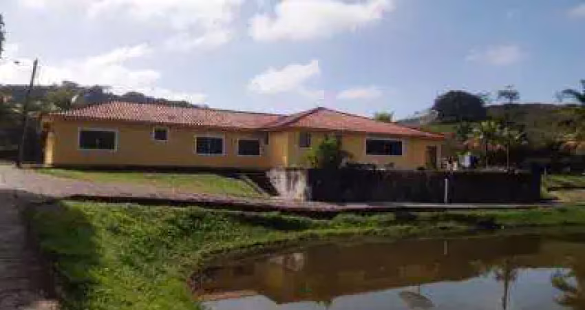 Sítio para Venda em Cachoeiras de Macacu, Japuíba, 3 dormitórios, 1 suíte, 1 banheiro, 1 vaga