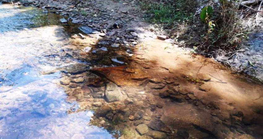 Sítio para Venda em Cachoeiras de Macacu, Agro Brasil, 2 dormitórios, 1 banheiro, 1 vaga