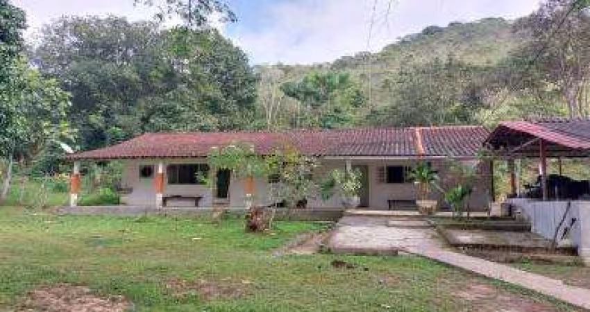 Sítio para Venda em Cachoeiras de Macacu, Patis, 3 dormitórios, 1 banheiro, 1 vaga
