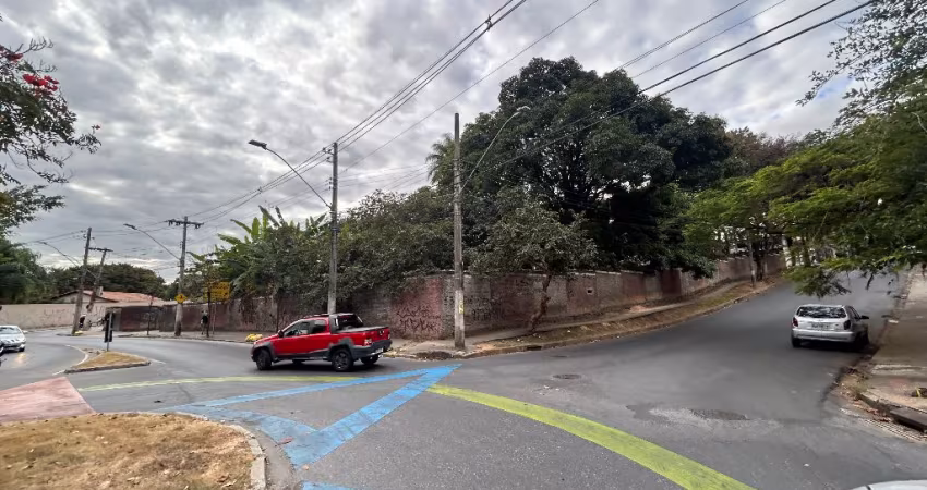 Vendo Terreno +- 3.900m2  São 3 terrenos juntos - Av Otacilio Negrão de Lima