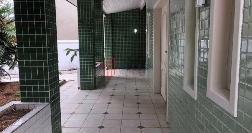 ALUGA-SE ANUAL RESIDENCIAL OU COMERCIAL CASA EM BALNEÁRIO CAMBORIÚ/SC
