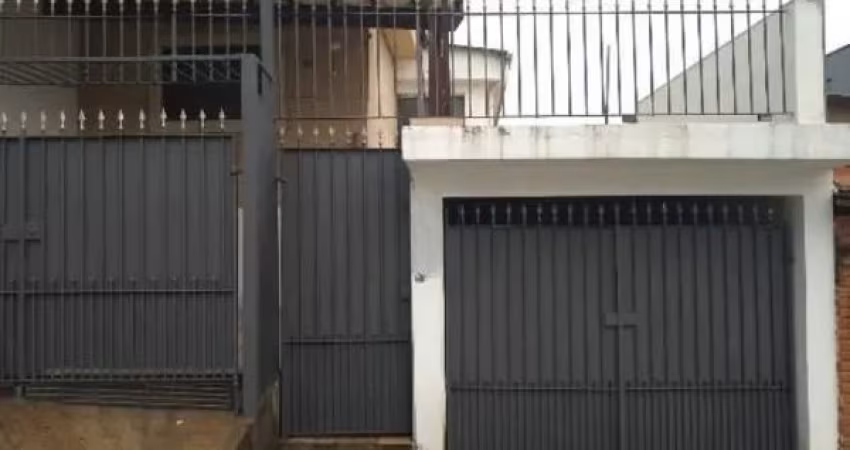 2 CASAS NO MESMO TERRENO. EXCELENTE PARA RENDIMENTO