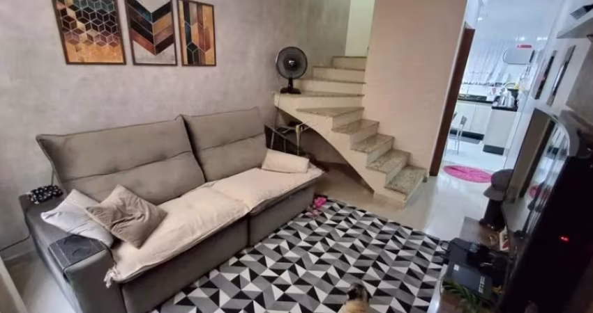 CHARMOSO SOBRADO EM CONDOMÍNIO FECHADO