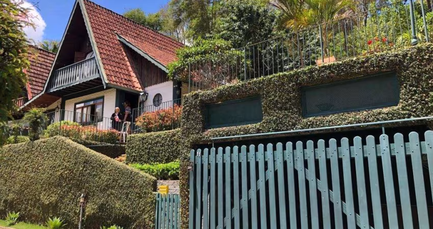 Apartamento com 3 quartos à venda na das Paineiras, 11, Itaipava, Petrópolis