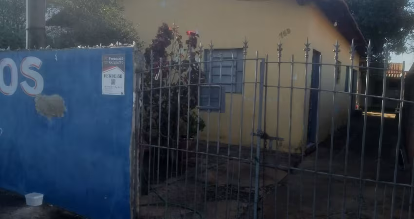 RESIDÊNCIA BEM LOCALIZADA EM AVENIDA MOVIMENTADA