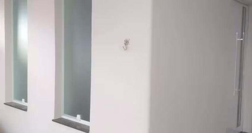 Linda casa no centro, recém reformada, próximo à praça da matriz