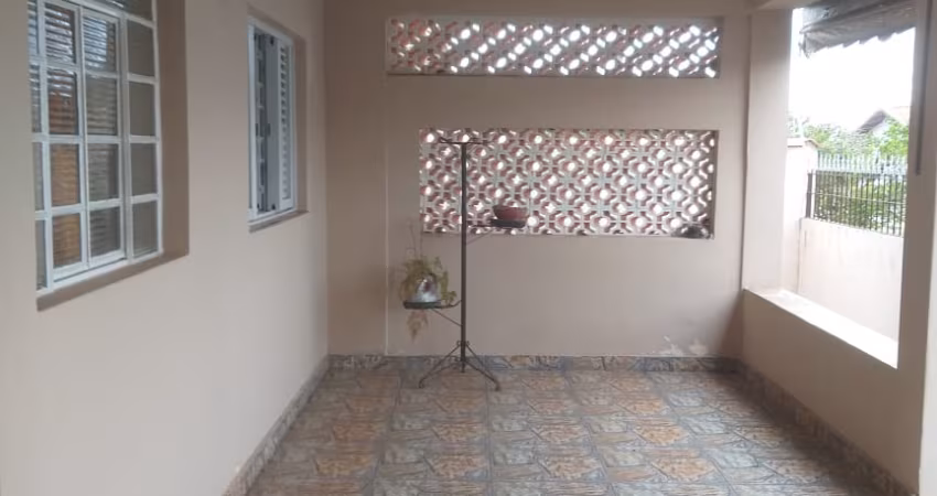 Casa bem construida e conservada em bairro tranquilo da zona sul
