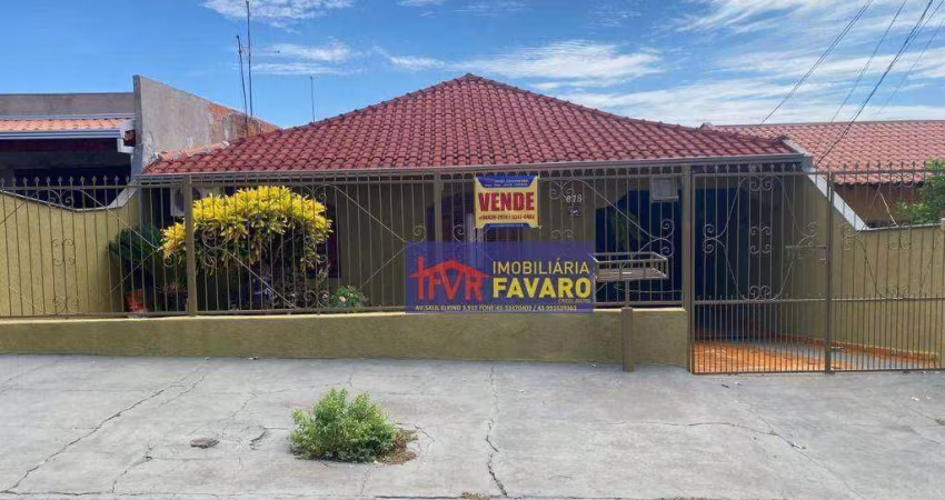 Maria Cecilia, casa contendo três quartos, sala de estar, sala de jantar, cozinha com planejados, área de serviço coberta, quintal com cobertura, gara