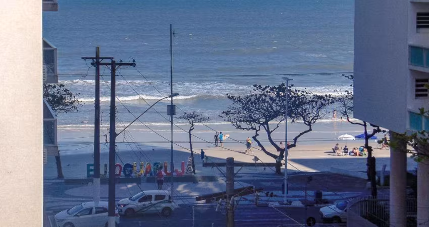 Pitangueiras - Vista para o mar - 135 m² úteis - No calçadão de Pitangueiras - Garagem.