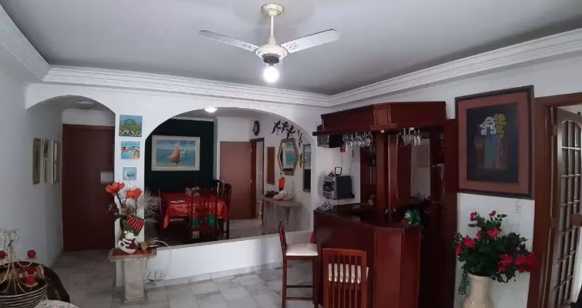 Apto. mobiliado, 03 dormitórios (01 suíte com vista p/ o mar)