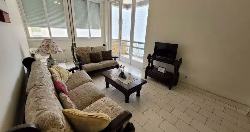Apartamento com 3 dormitórios, sendo 1 suíte, 1 vaga para auto em parqueamento, 50 metros da praia.