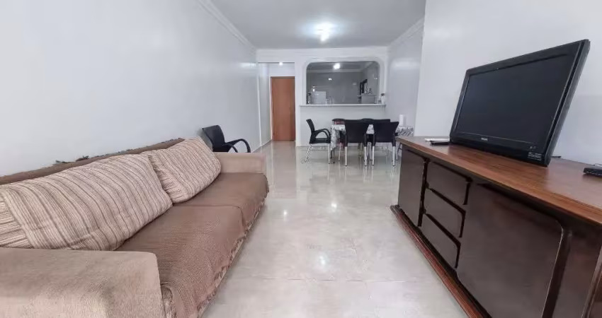 Pitangueiras - na segunda quadra da praia , totalmente reformado, 02 vagas de garagem no prédio, lazer.