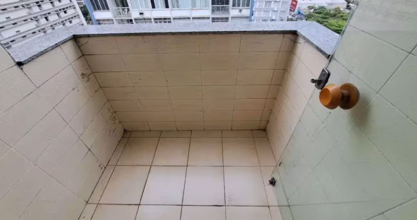 Apartamento com 2 dormitórios e 2 vagas de garagens, 1 quadra da praia na pitangueiras