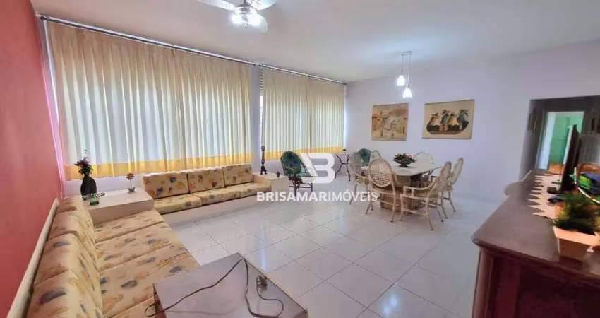 Pitangueiras- uma quadra da praia , localização espetacular , garagem .