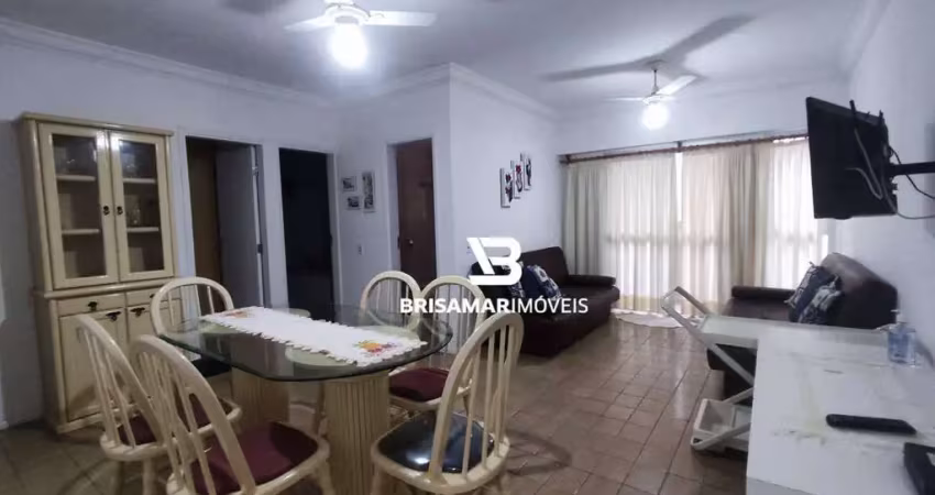 Pitangueiras- uma quadra da praia , localização espetacular , garagem no prédio.